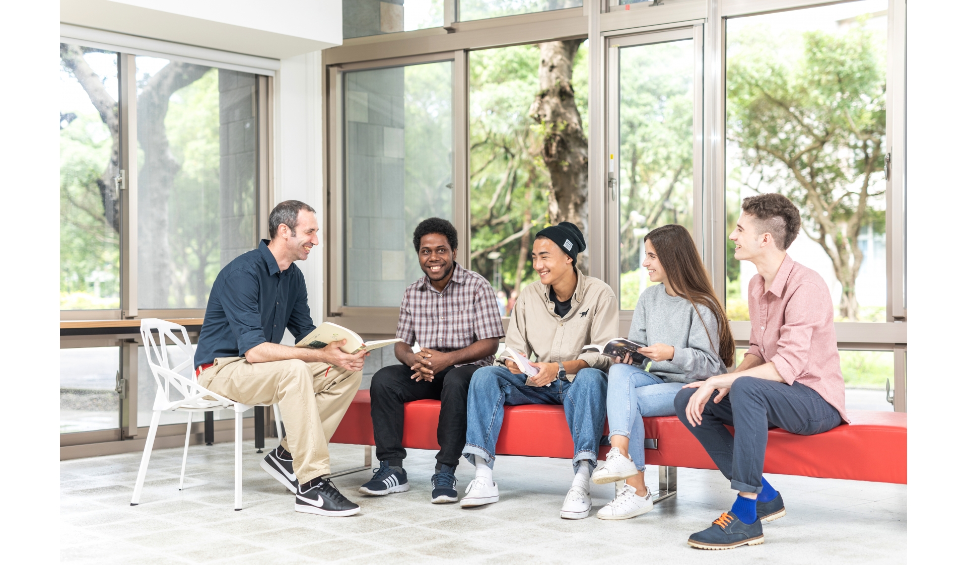 德芳外語大樓-寰宇廳 德芳外語大樓-寰宇廳